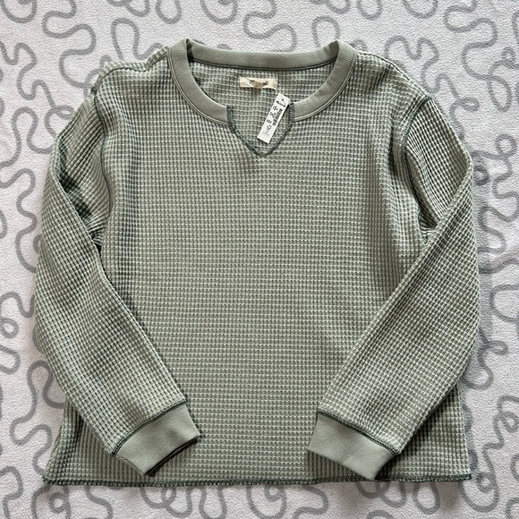 Madwell Waffle Split-Neck Crop Tee - Picture 3 of 6